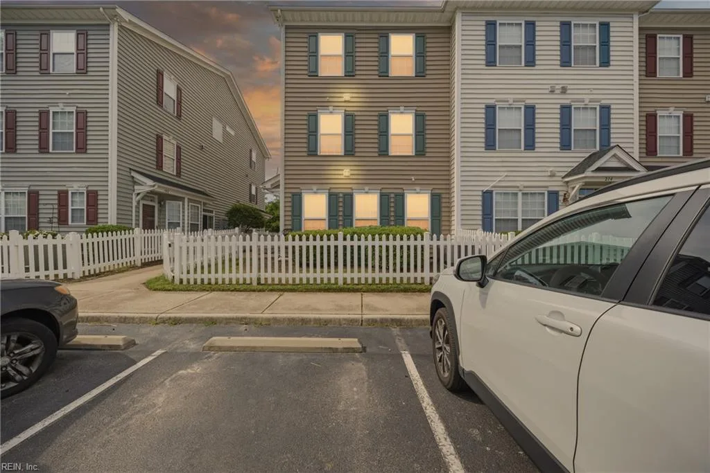 218 Teton CIR, Suffolk — 3 bed Residential, 1,701 sqft