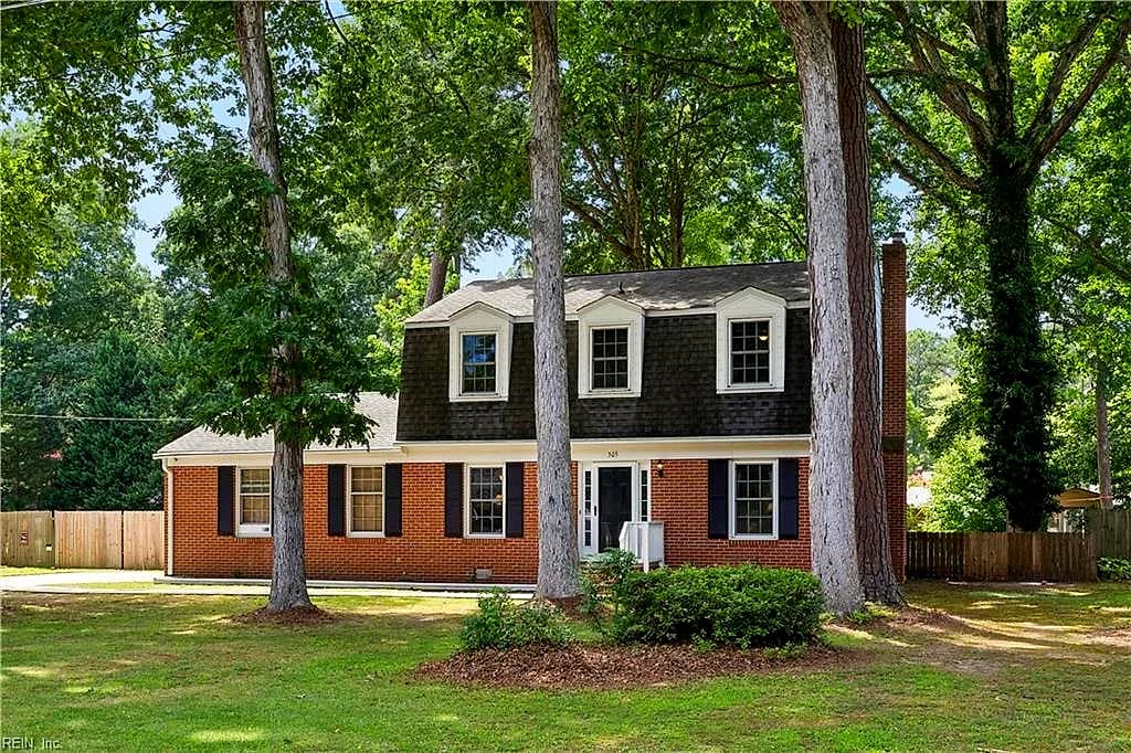 305 W Woodland DR, YORKTOWN VA 23692 - Photo 4