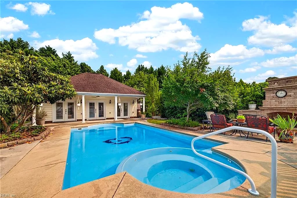 1864 Mayberry DR, VIRGINIA BEACH VA 23456
