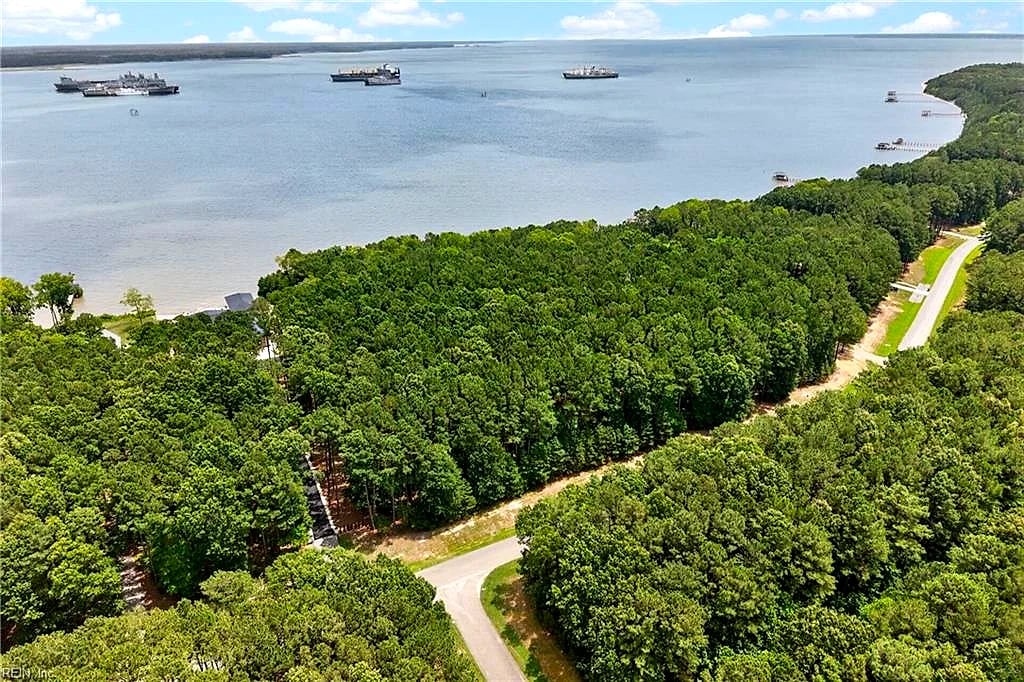 1129 Lawnes Neck DR, Smithfield — Land and Farms