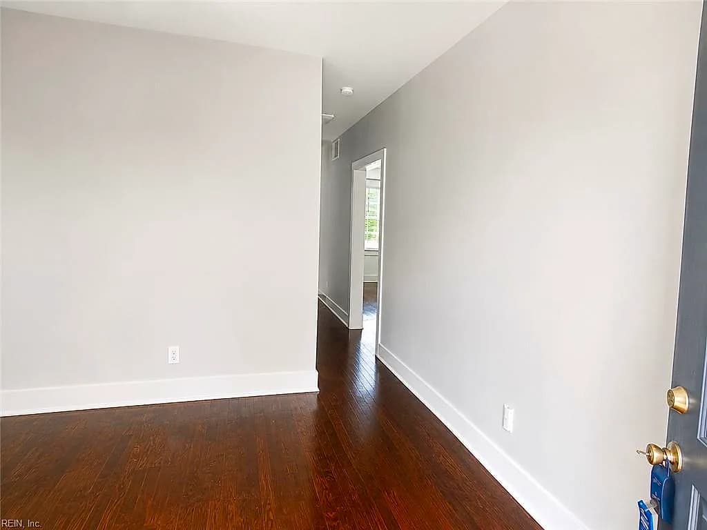 37 Sycamore AVE, NEWPORTNEWS VA 23605 - Photo 4