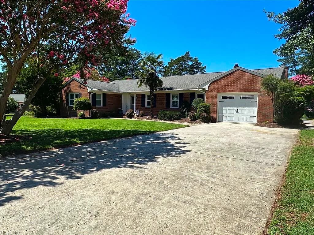 103 Beale AVE, SMITHFIELD VA 23430 - Photo 2