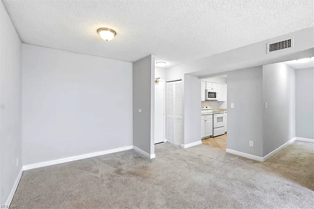3288 Page AVE #504, VIRGINIABEACH VA 23451 - Photo 4
