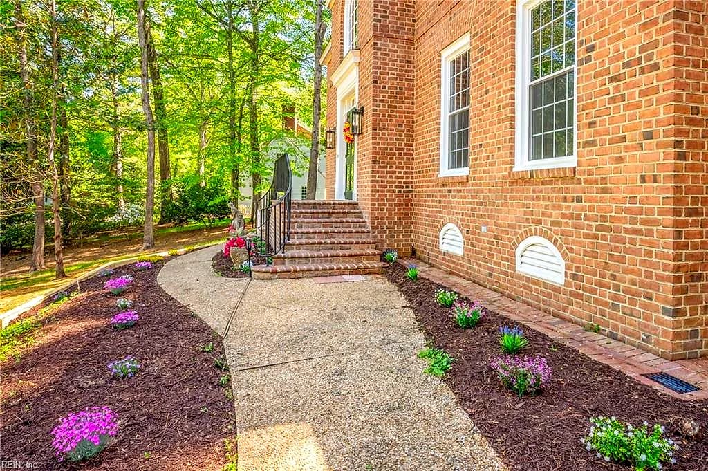 108 Woodmere DR, WILLIAMSBURG VA 23185 - Photo 4