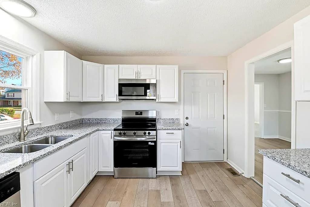 18 Fort Worth ST, HAMPTON VA 23669 - Photo 3