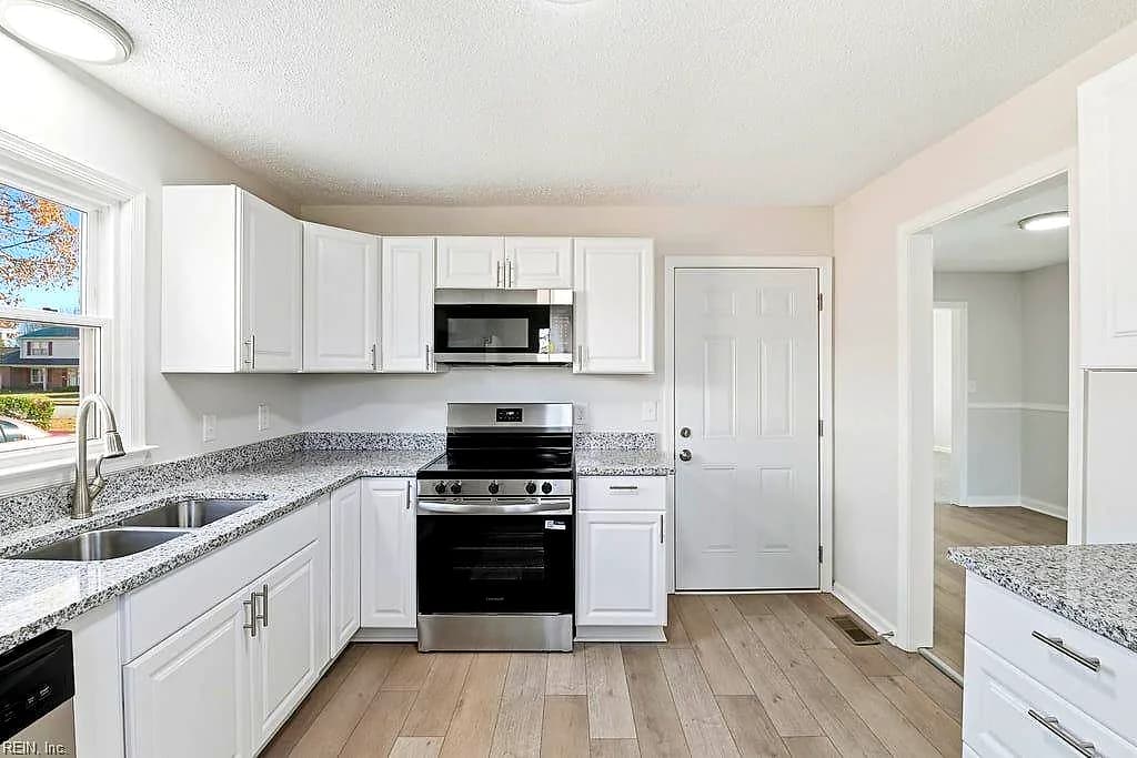 18 Fort Worth ST, HAMPTON VA 23669 - Photo 3