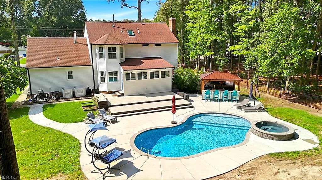 656 Parker RD, CHESAPEAKE VA 23322 - Photo 3
