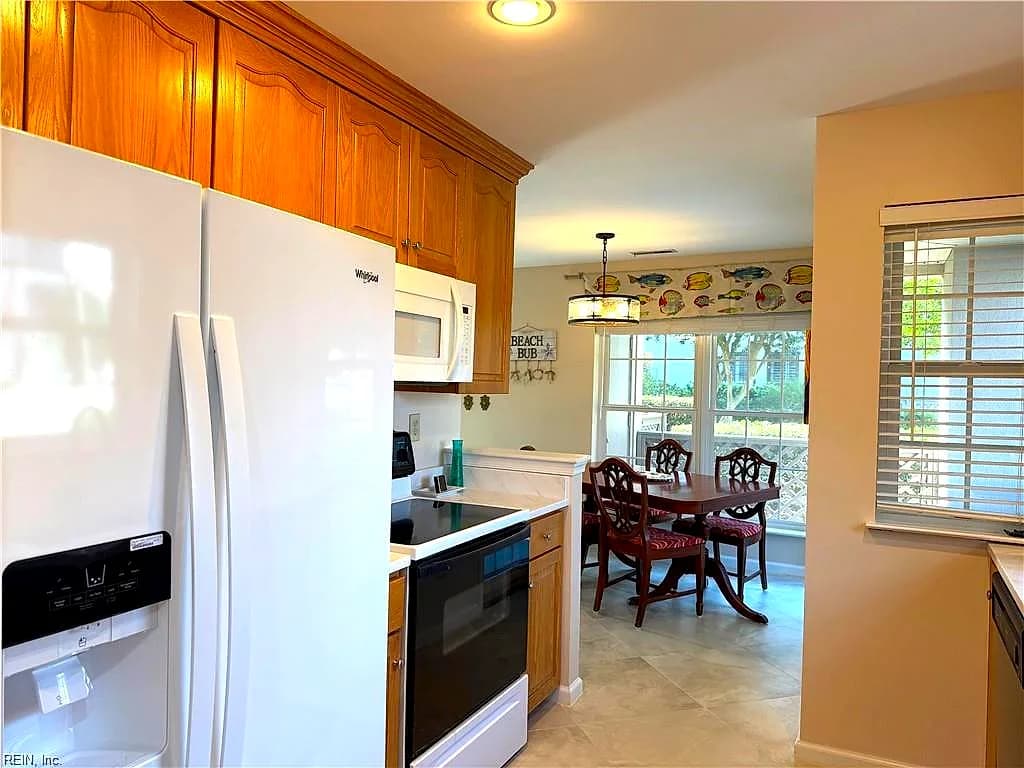 411 Harbour PT #102, VIRGINIABEACH VA 23451 - Photo 3