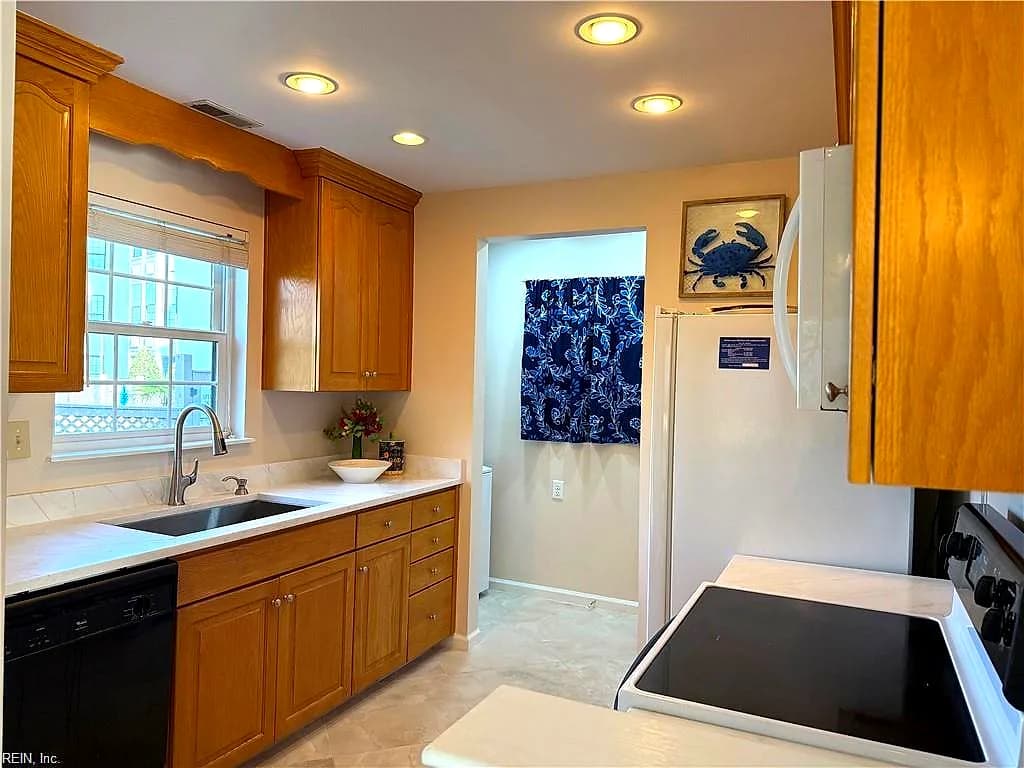 411 Harbour PT #102, VIRGINIABEACH VA 23451 - Photo 4