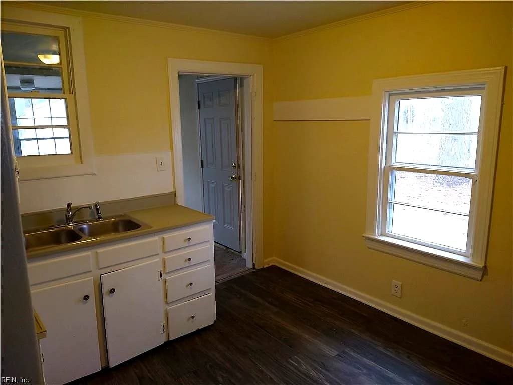 1084 Kempsville RD, CHESAPEAKE VA 23320 - Photo 5