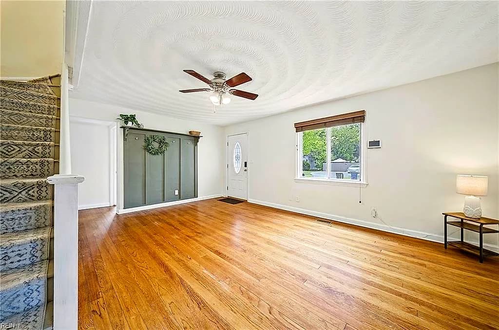 402 Ashlawn DR, NORFOLK VA 23505 - Photo 3