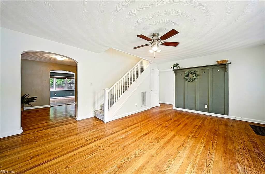 402 Ashlawn DR, NORFOLK VA 23505 - Photo 4