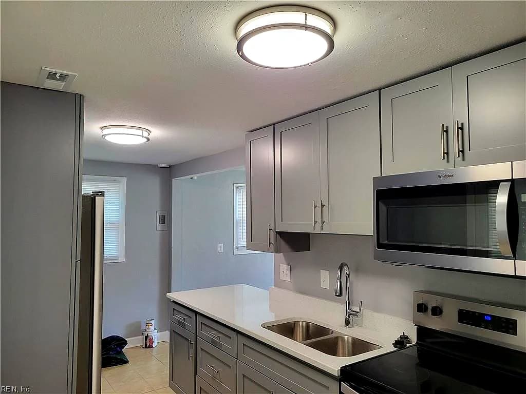 30 Jordan DR, HAMPTON VA 23666 - Photo 5