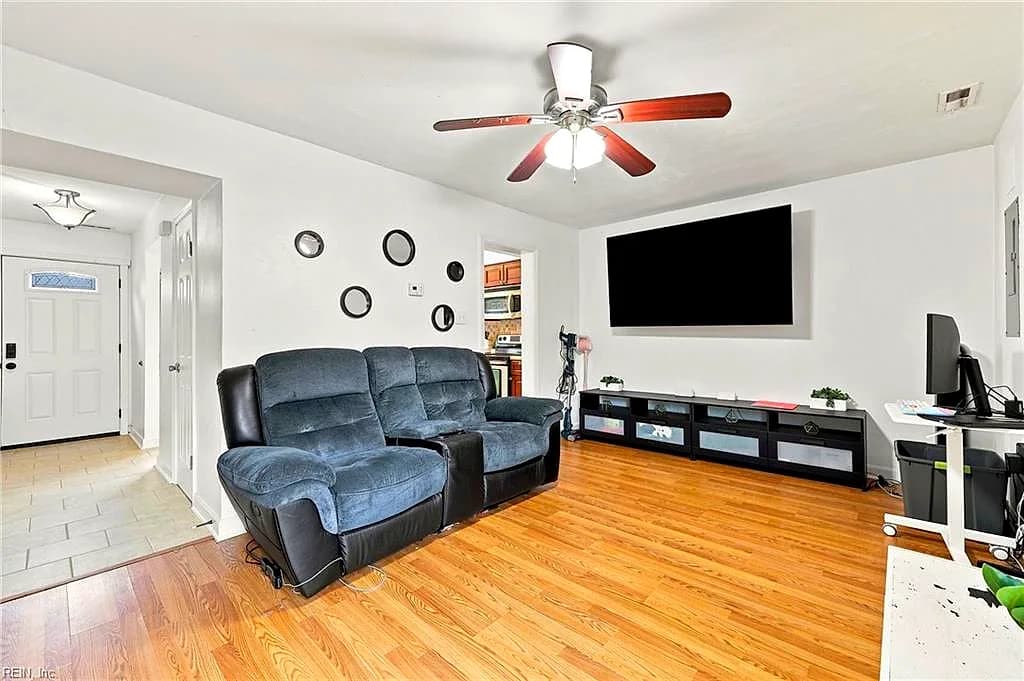 3204 Clover RD E, CHESAPEAKE VA 23321 - Photo 5