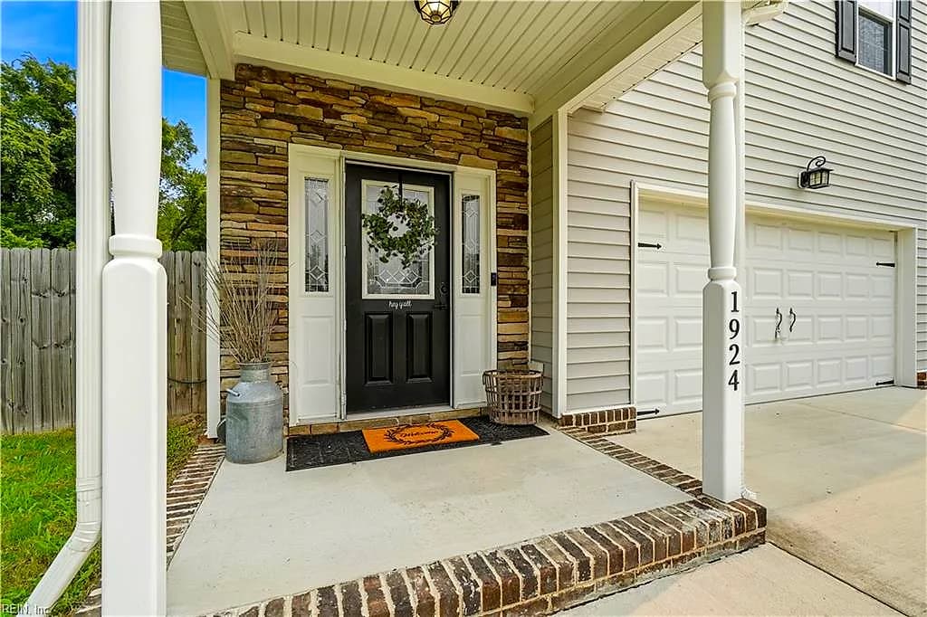 1924 Land Of Promise RD, CHESAPEAKE VA 23322 - Photo 5