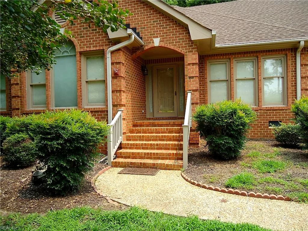 105 Mariners CIR, SMITHFIELD VA 23430 - Photo 4
