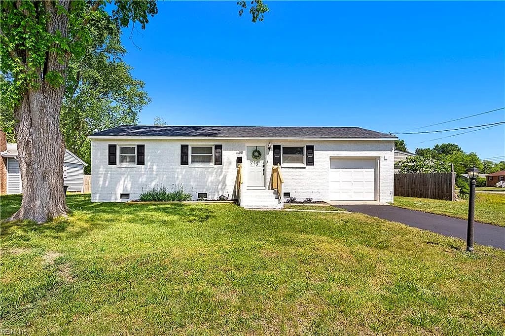 633 Nottingham DR, Hampton — 3 bed Residential, 906 sqft