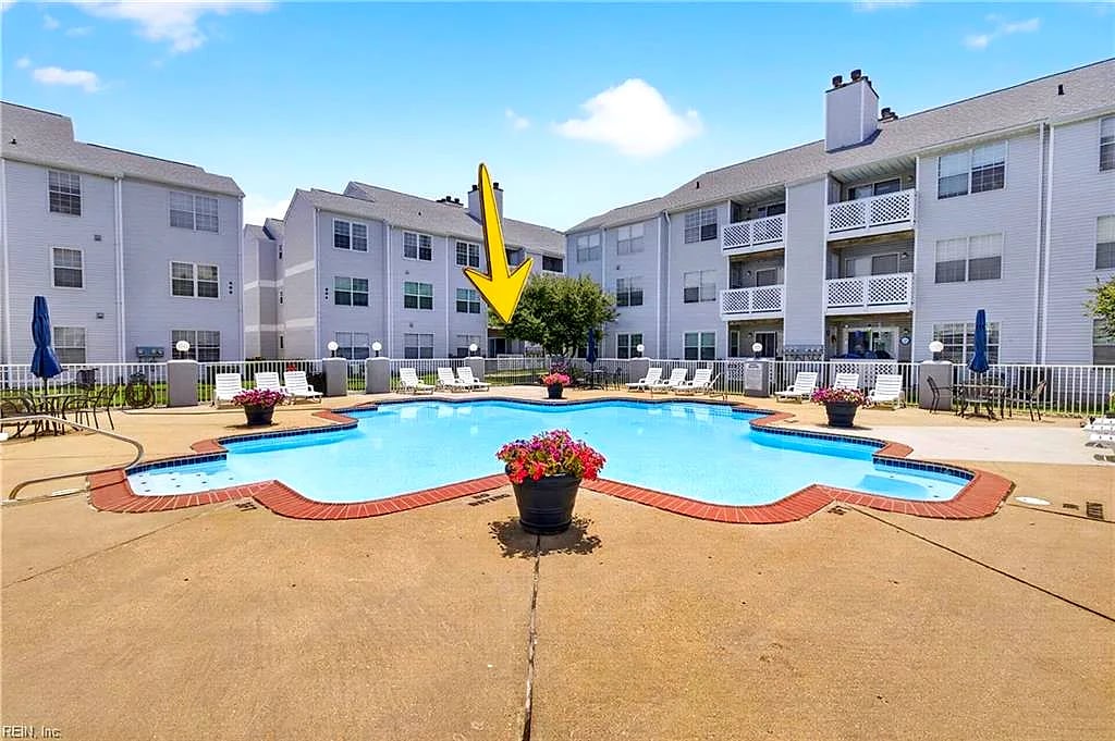616 Shoreham CT #104, Virginia Beach — 2 bed Residential, 903 sqft