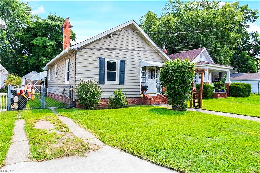 215 E Sewell AVE, HAMPTON VA 23663
