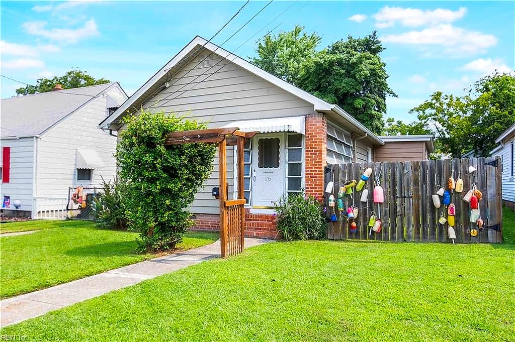 215 E Sewell AVE, HAMPTON VA 23663 - Photo 3