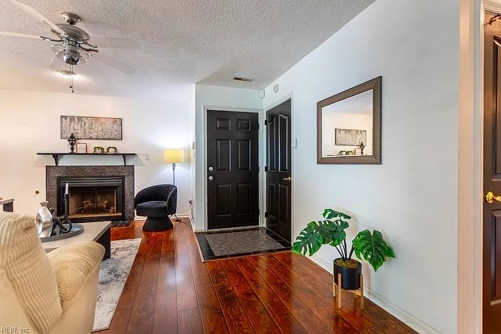1005 Plum CT, NEWPORTNEWS VA 23608 - Photo 4