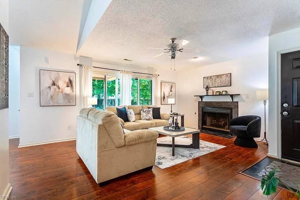 1005 Plum CT, NEWPORTNEWS VA 23608 - Photo 5