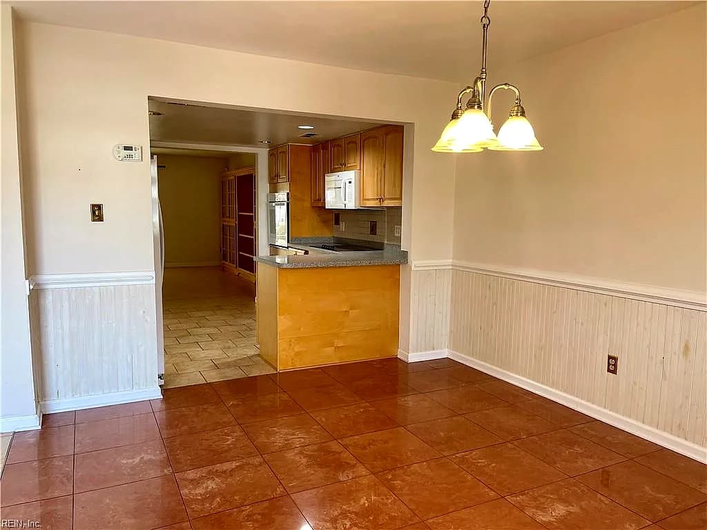2402 Whaler CT, VIRGINIABEACH VA 23451 - Photo 4