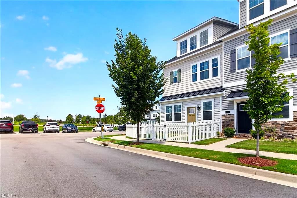 433 Asuza ST, CHESAPEAKE VA 23323 - Photo 4