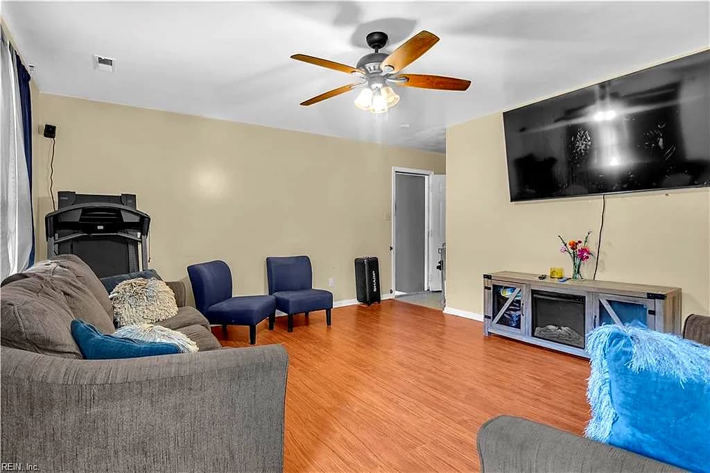 817 Dana Dr DR, CHESAPEAKE VA 23321 - Photo 3