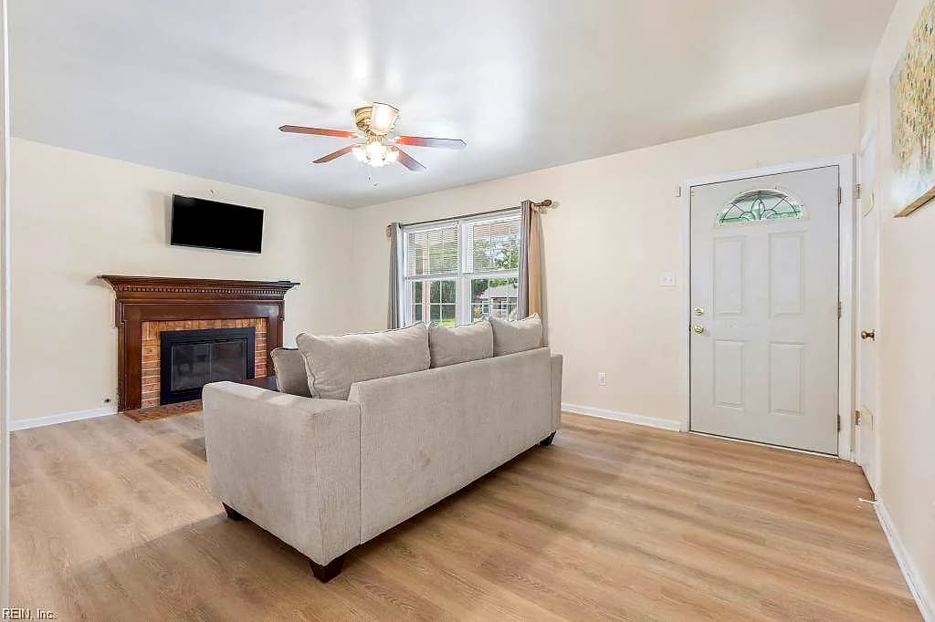 934 Moyer RD, NEWPORTNEWS VA 23608 - Photo 4