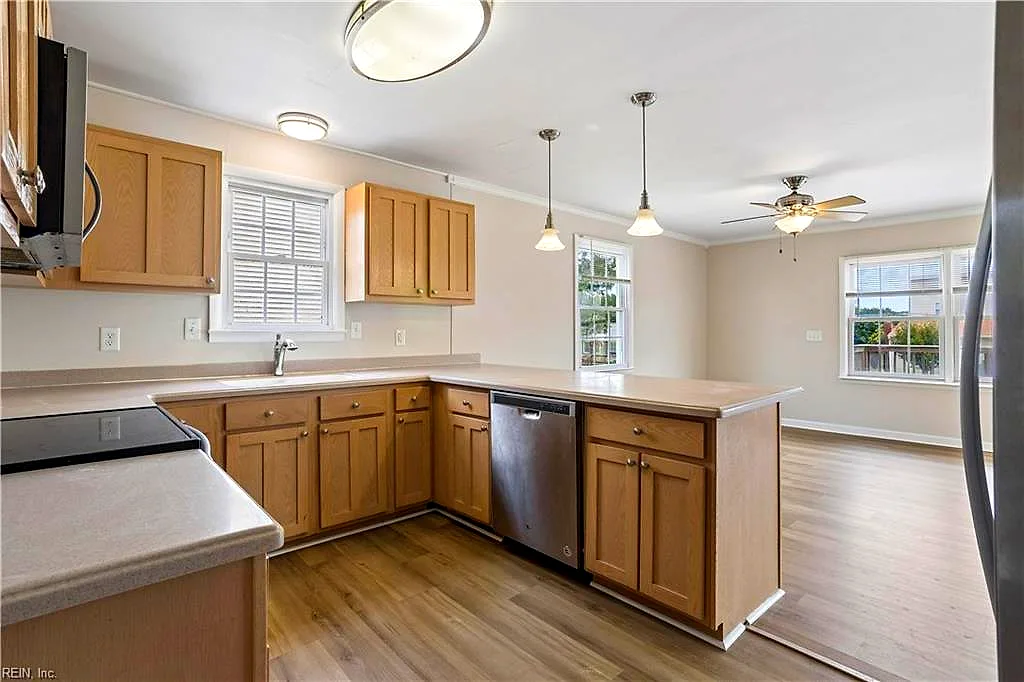 11 Bonita DR, HAMPTON VA 23664