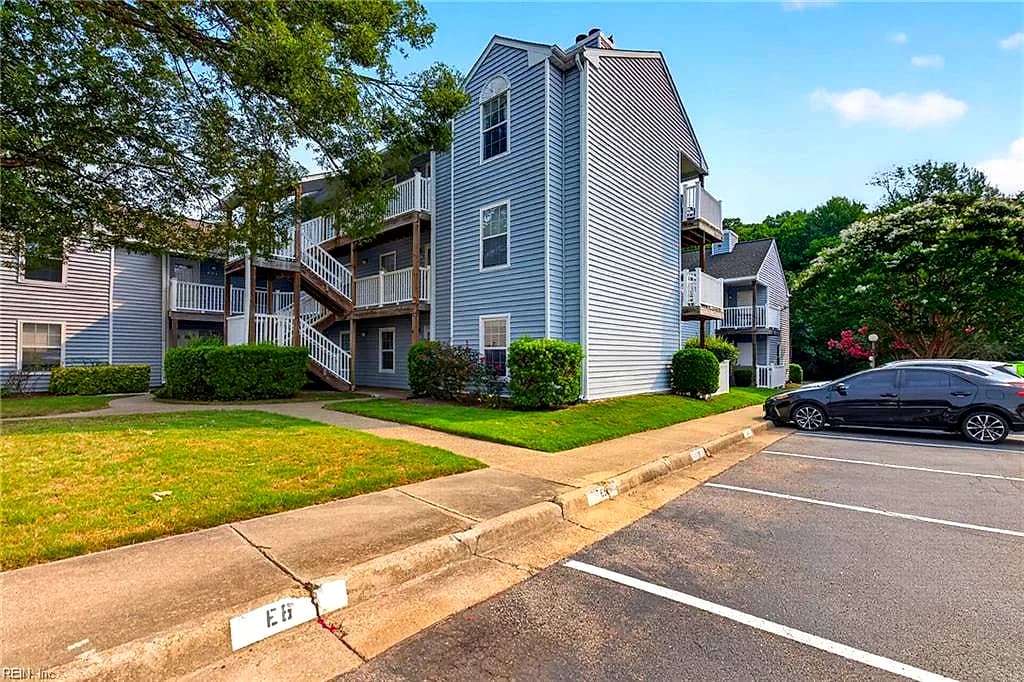 2104 Retreat CT, VIRGINIABEACH VA 23454 - Photo 3