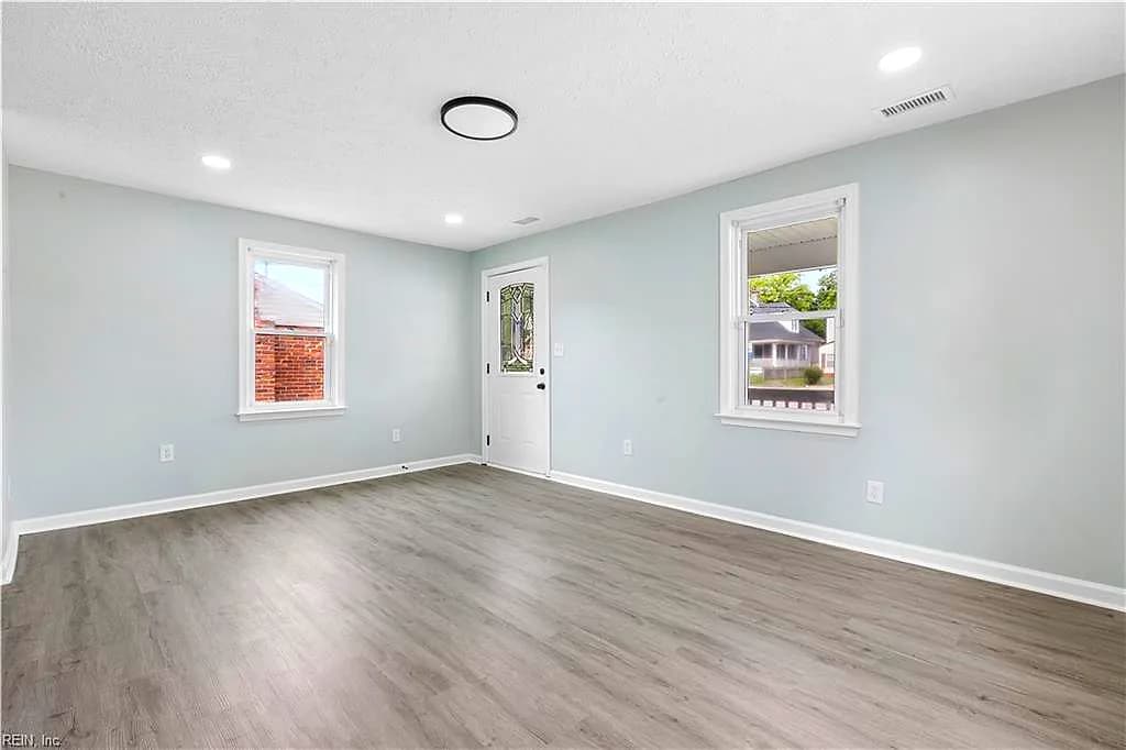 1418 Victoria BLVD, HAMPTON VA 23661 - Photo 5