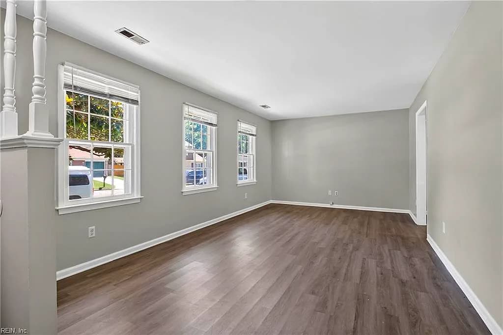 945 Red Oak CIR, NEWPORTNEWS VA 23608 - Photo 4