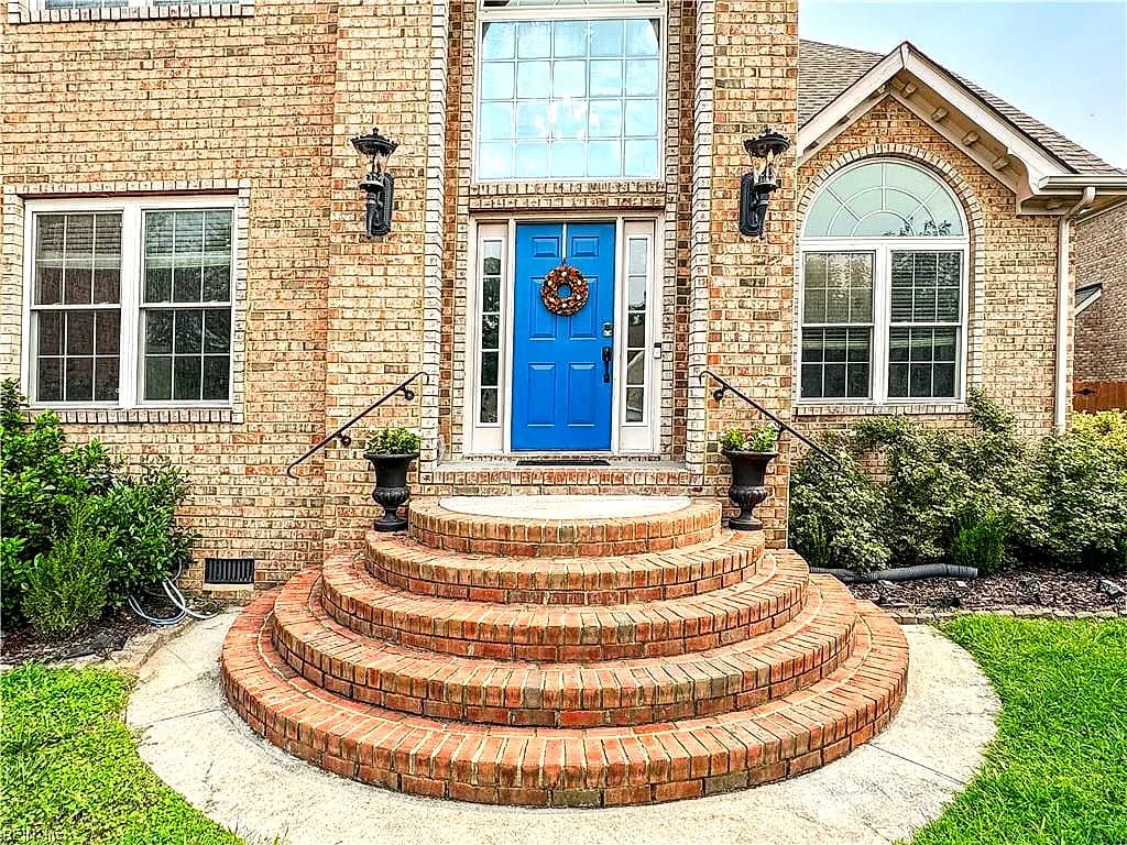 208 Leicester CT, CHESAPEAKE VA 23322 - Photo 4