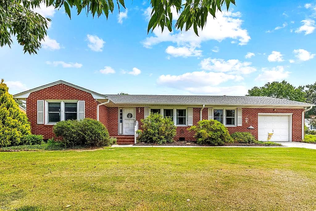 740 Rebecca ST, FRANKLIN VA 23851 - Photo 2