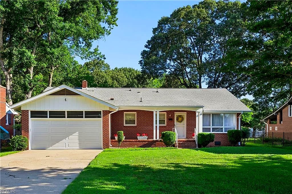 4 Mimosa CRES, HAMPTON VA 23661