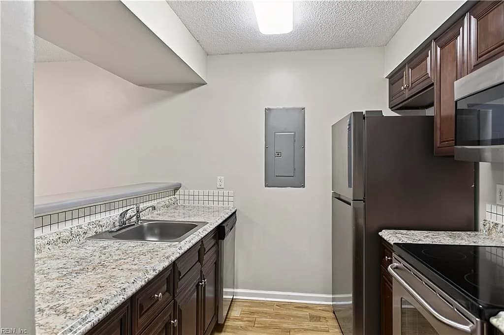 10 Tamarisk QUAY #B, HAMPTON VA 23666 - Photo 3