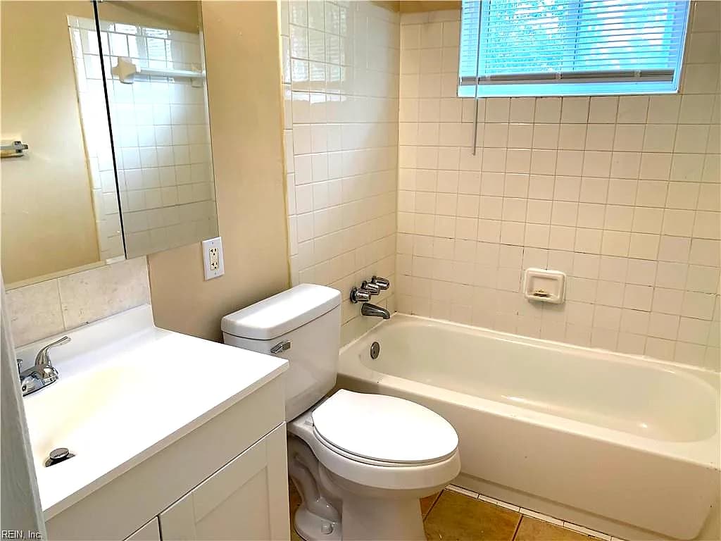 8 Pollux CIR E #4, PORTSMOUTH VA 23701 - Photo 4