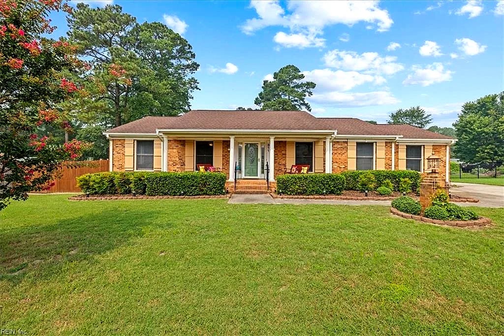 311 Sussex CT, Suffolk — 3 bed Residential, 1,829 sqft