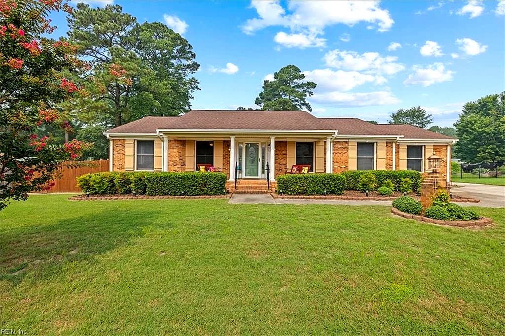 311 Sussex CT, SUFFOLK VA 23434 - Photo 2