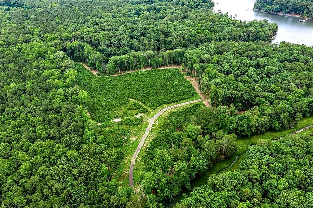 5.89ac Five Gables Woodlands NONE, Gloucester — Land and Farms