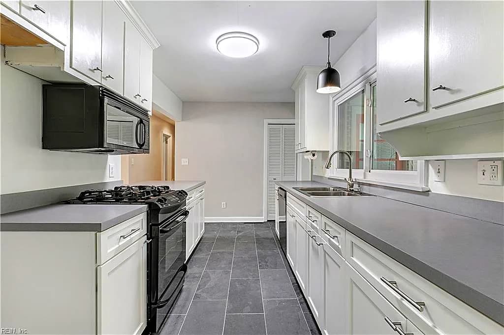 5 Draper LN, NEWPORT NEWS VA 23606 - Photo 5