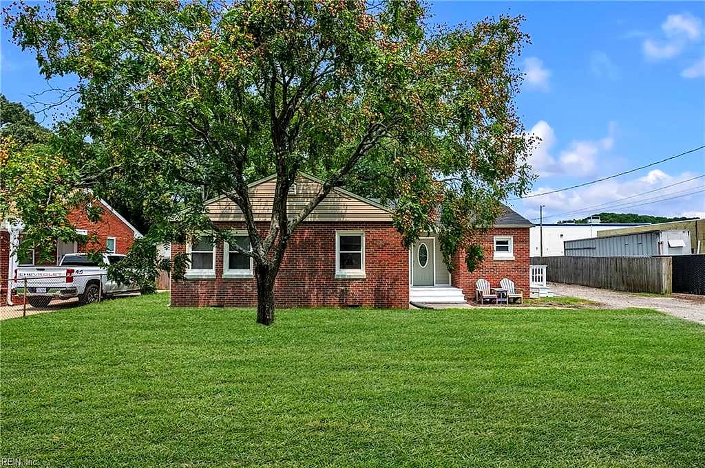 104 Oak ST, YORKTOWN VA 23693 - Photo 3