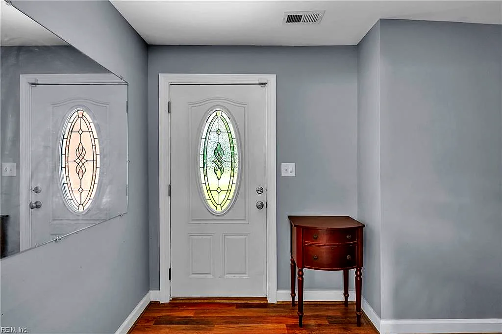 104 Oak ST, YORKTOWN VA 23693 - Photo 4