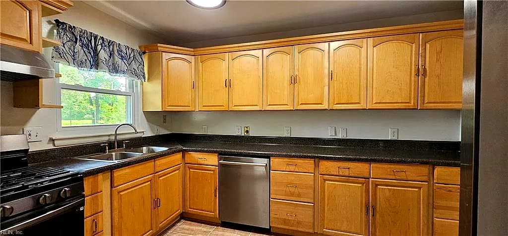 3520 Gamage DR, NORFOLK VA 23518 - Photo 4