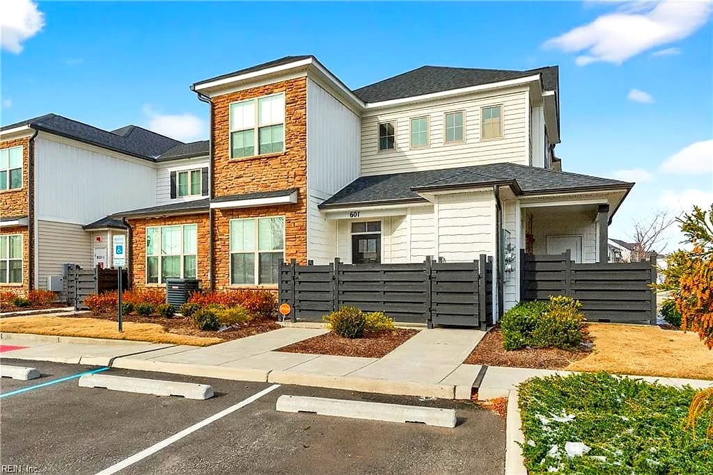 601 Kathy Ann WAY, Carrollton — 2 bed Residential, 1,272 sqft