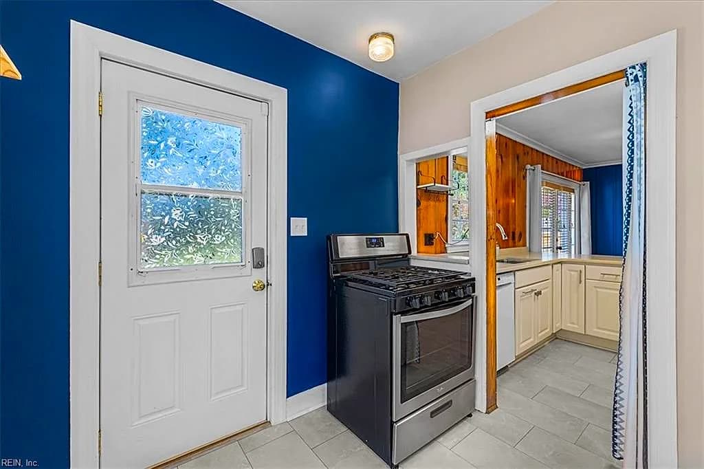 131 Robinson RD, HAMPTON VA 23661 - Photo 4