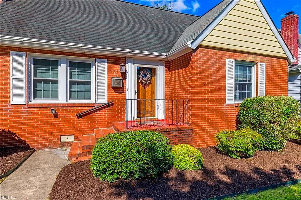 131 Robinson RD, HAMPTON VA 23661 - Photo 5