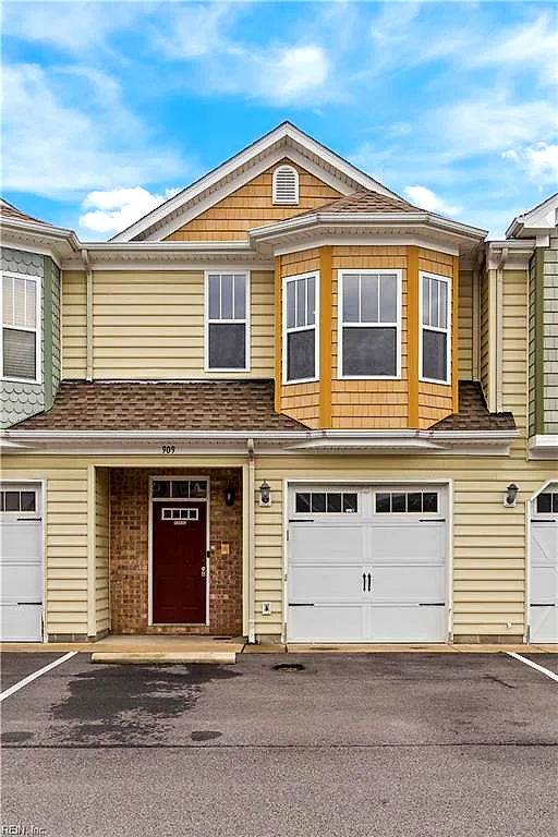 909 Deep Creek RN, CHESAPEAKE VA 23323